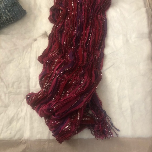 Maroon wrap/scarf 8.00 - Picture 2 of 4